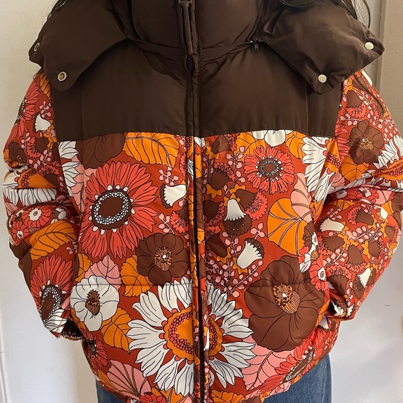 Beautiful Zara puffer jacket size medium. - Picture 4 of 8
